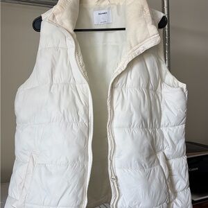 Old Navy Women's White Cream Quilted Vest. Washed and air dried on 12/7/25.